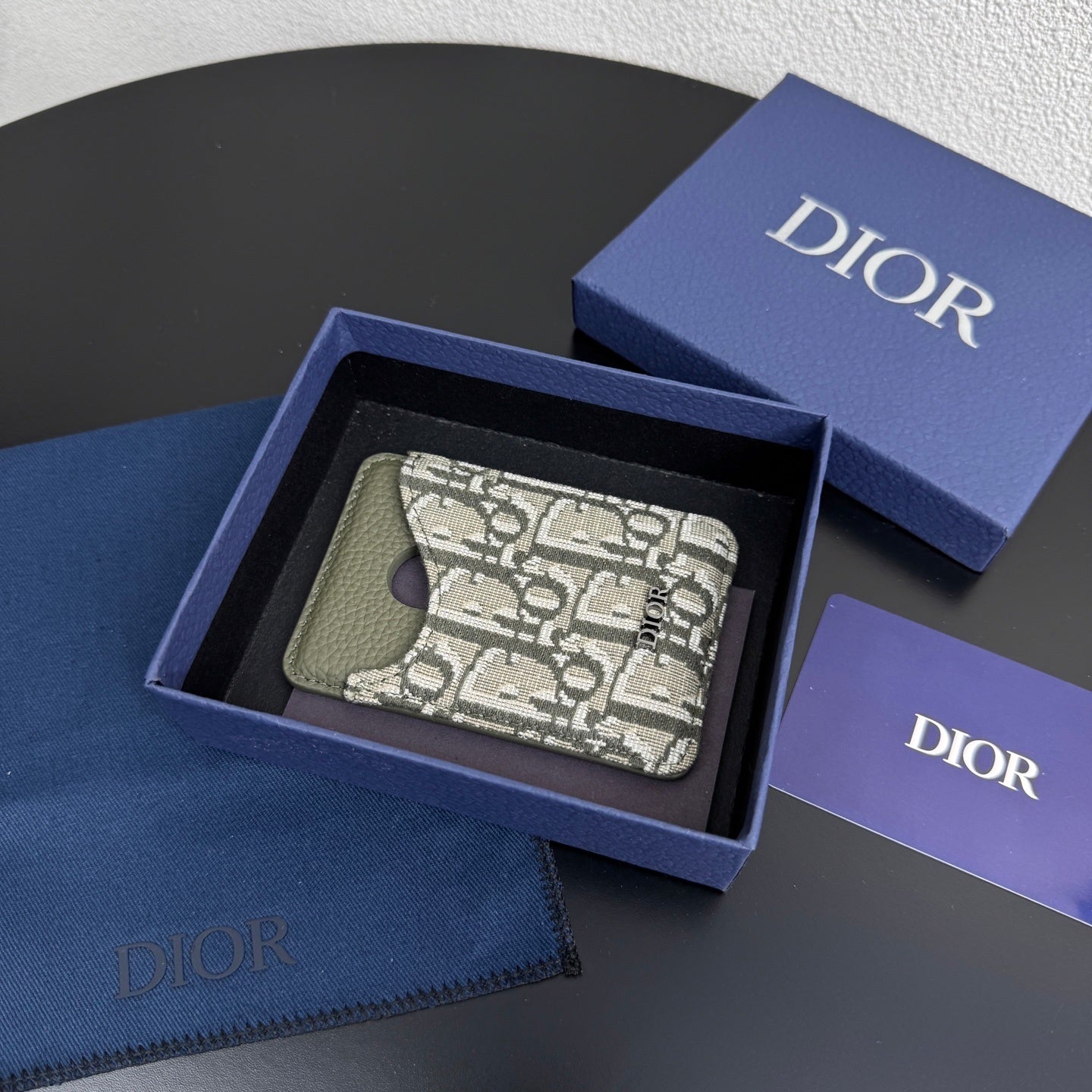 Oblique Magsafe Card Holder