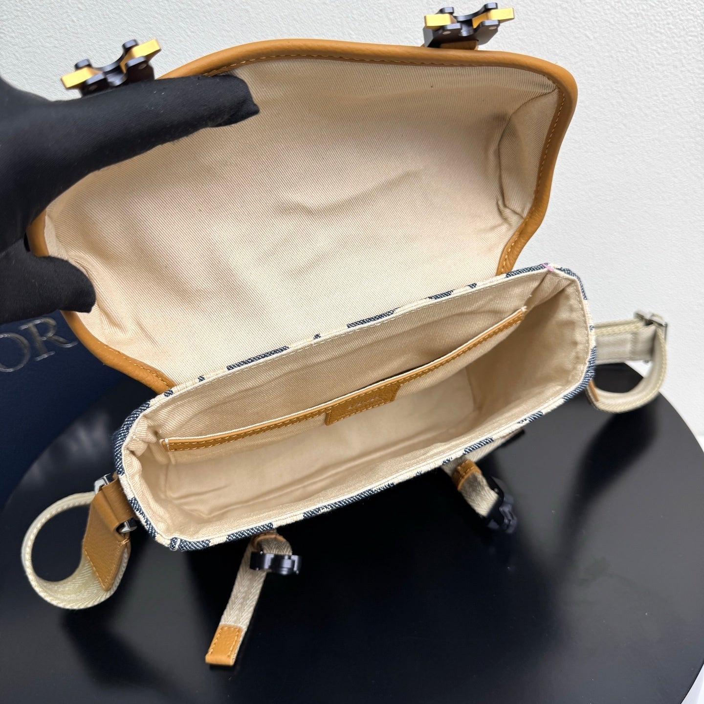 Hit The Road Messenger