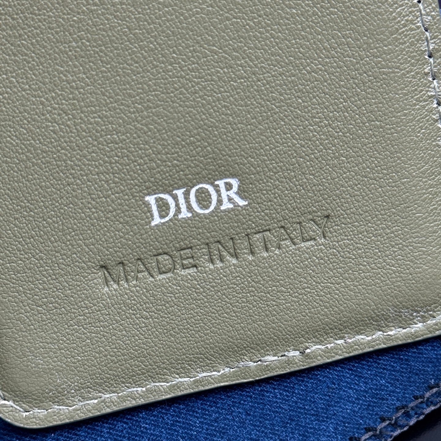 Oblique Magsafe Card Holder