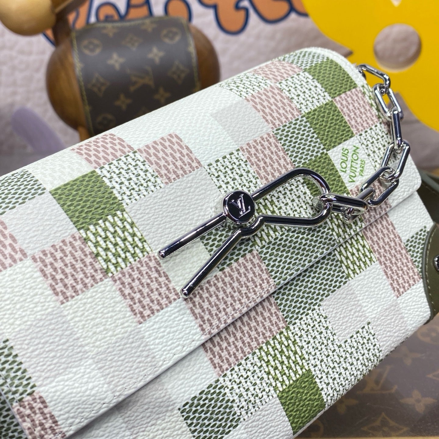 Streamer Wearable Wallet