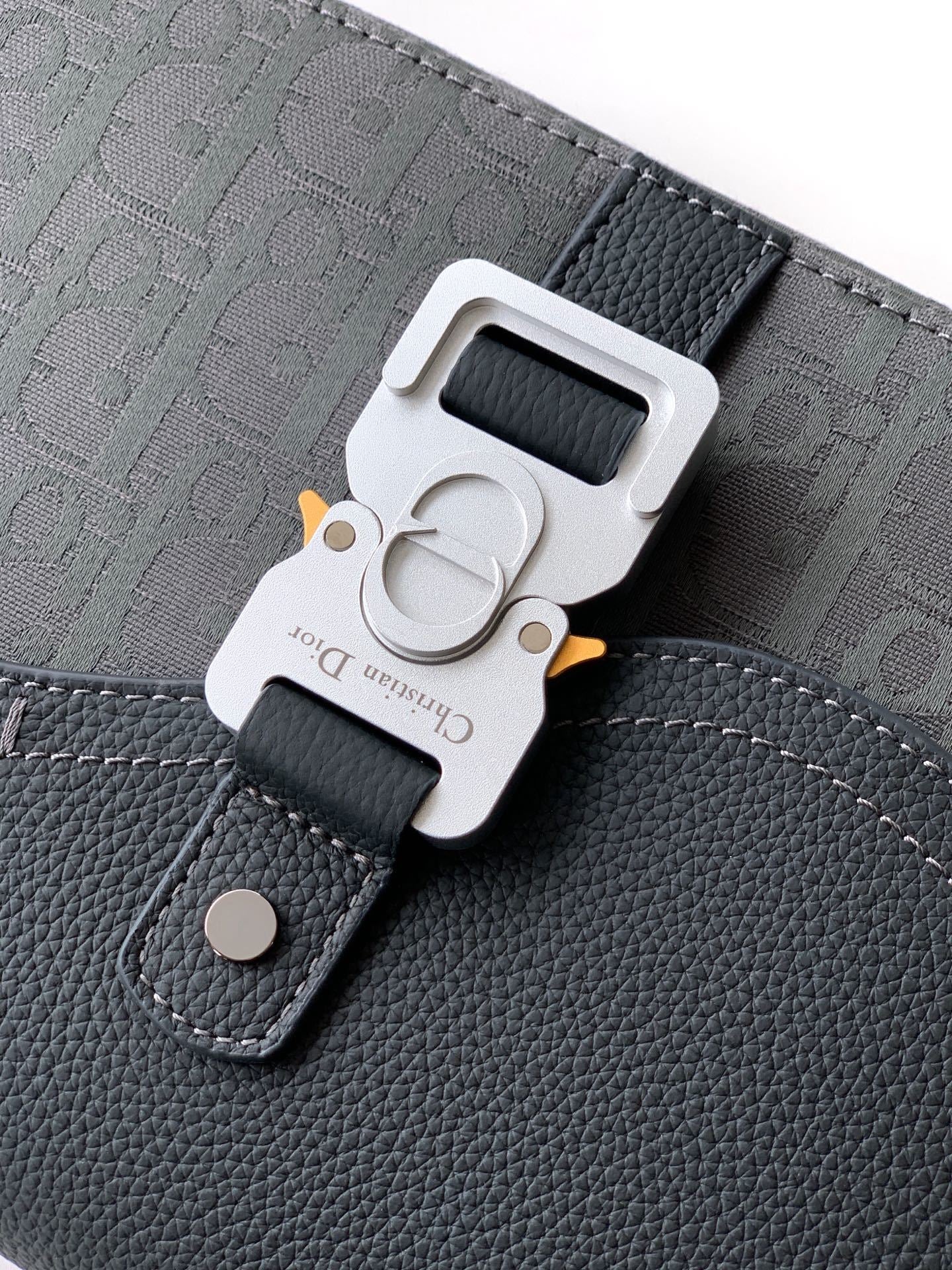 Saddle Messenger Bag