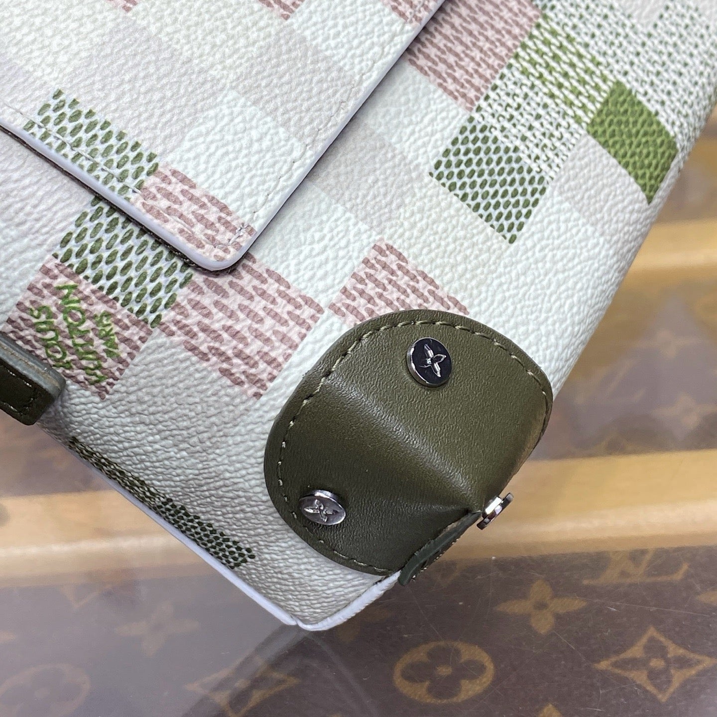 Streamer Wearable Wallet