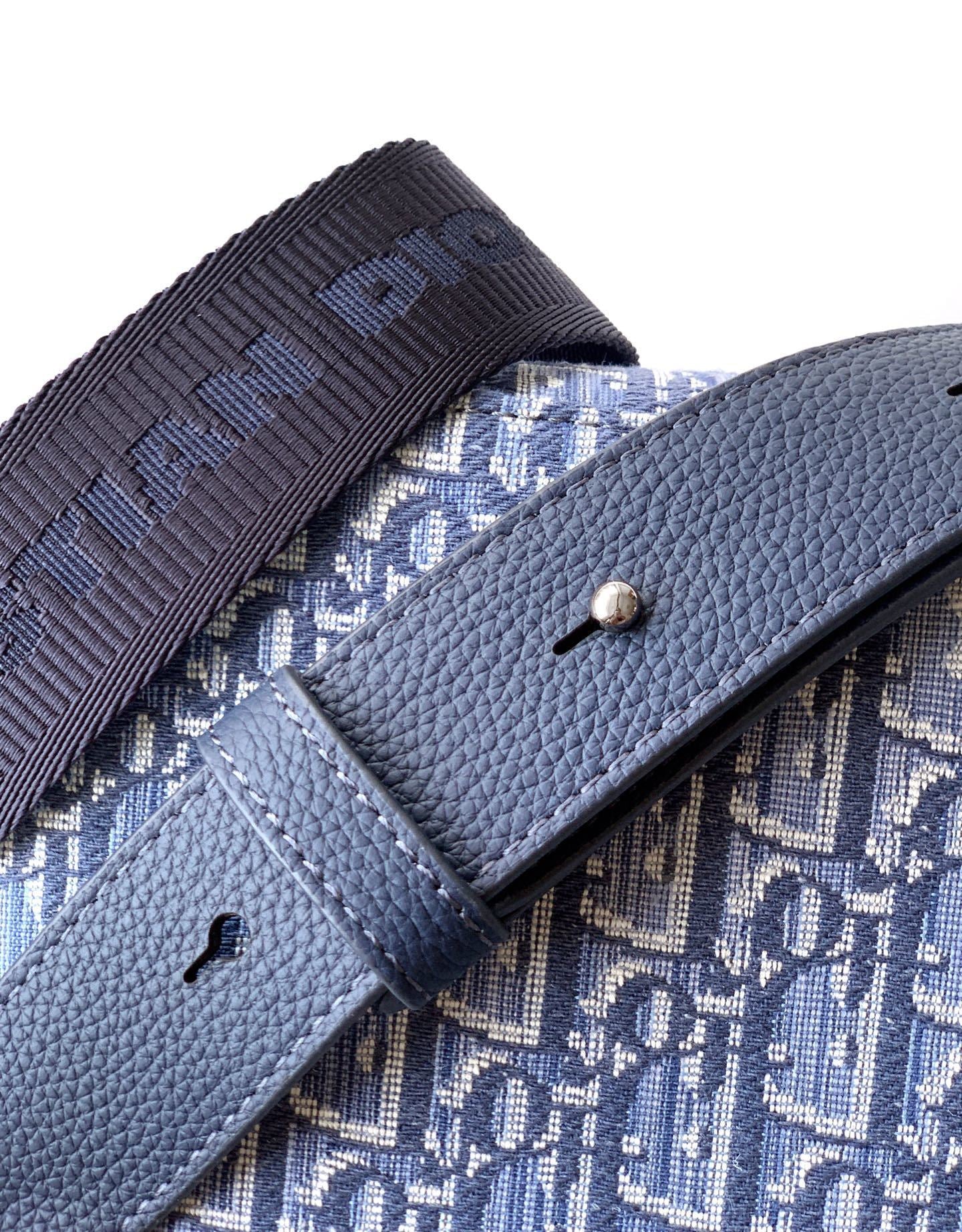 Saddle Messenger Bag