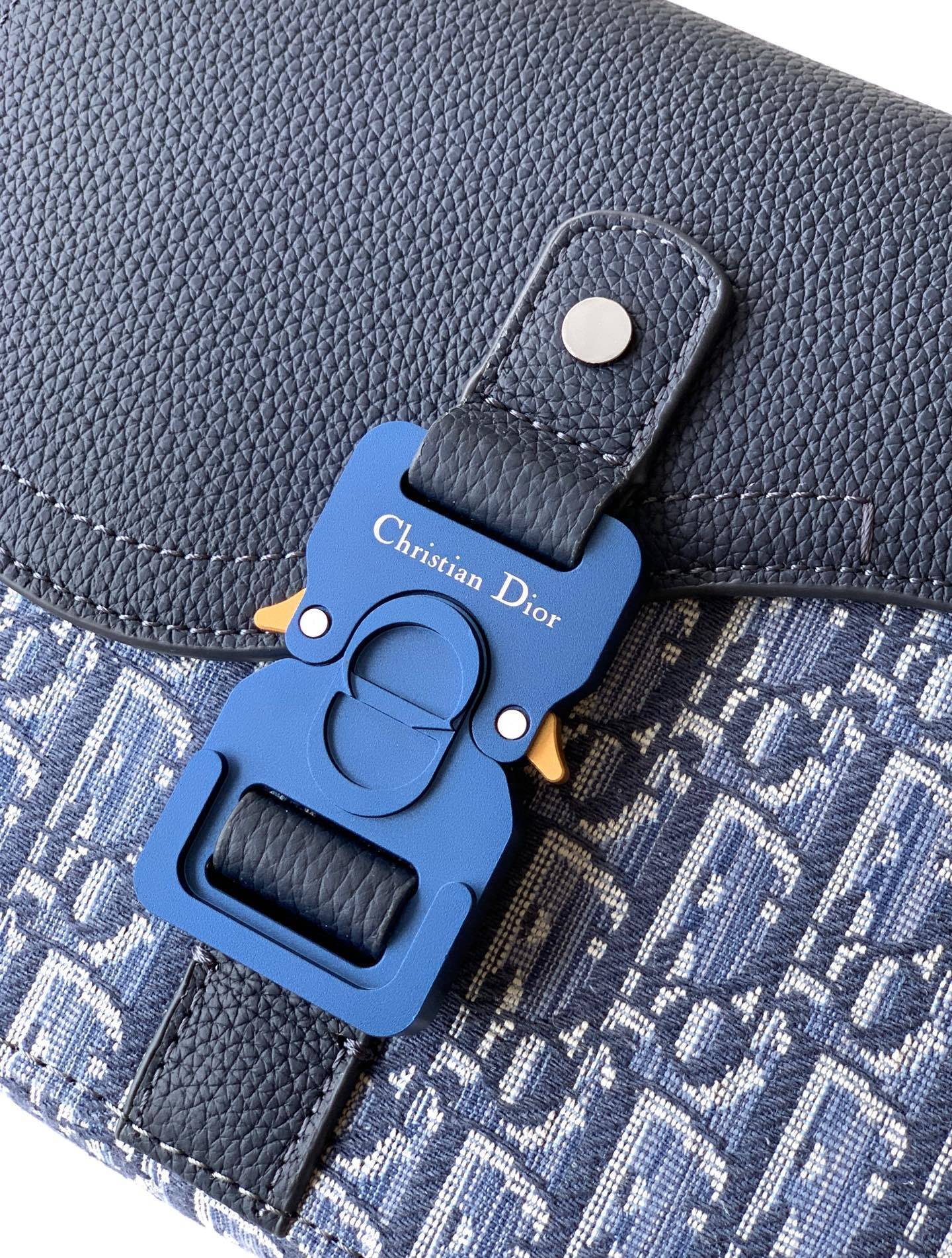 Saddle Messenger Bag