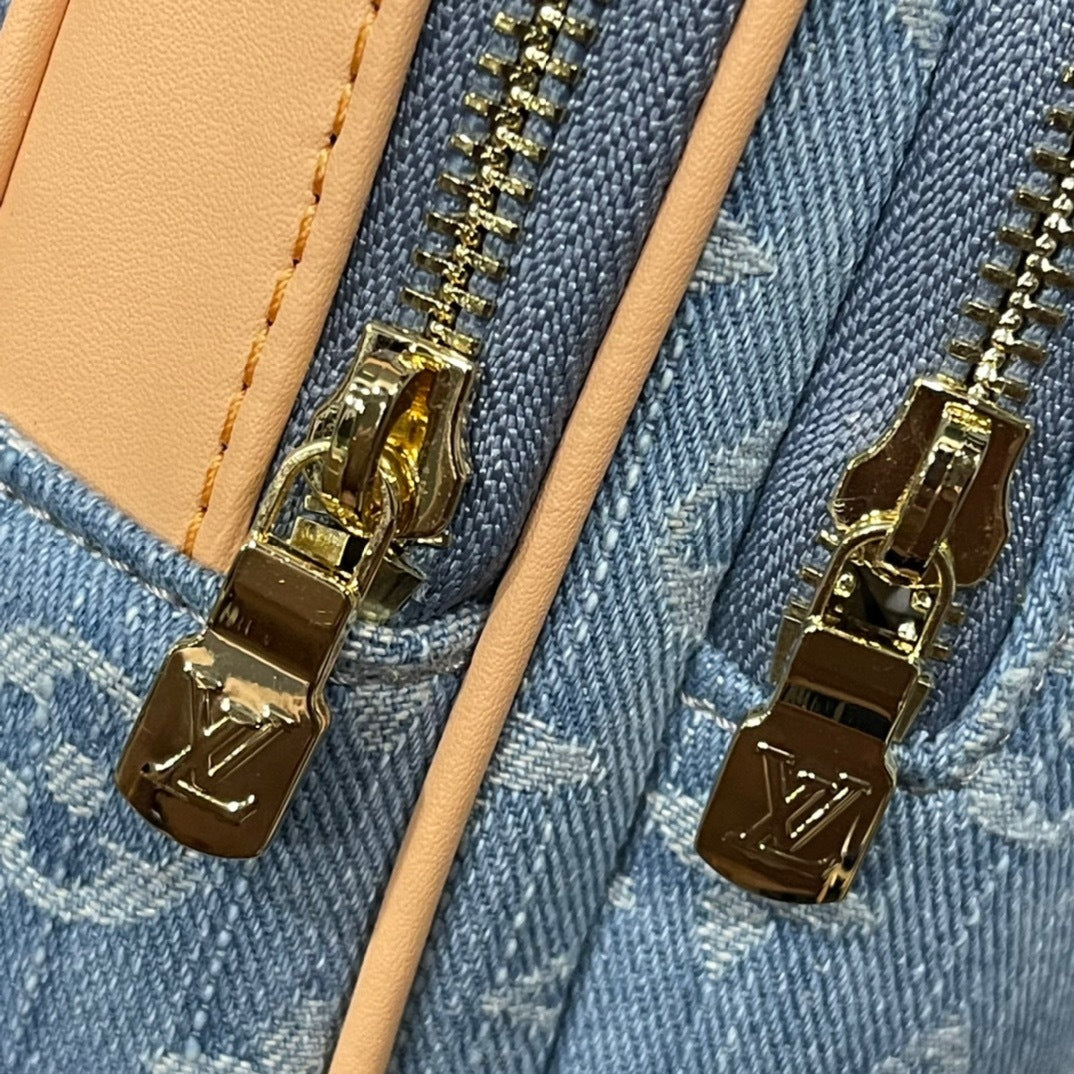 Avenue Sling Bag