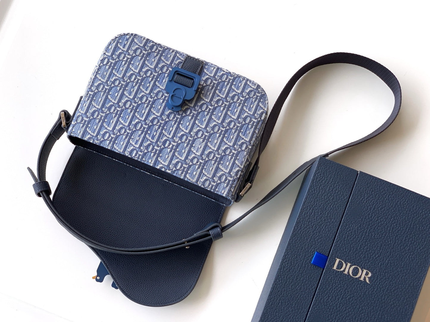 Saddle Messenger Bag