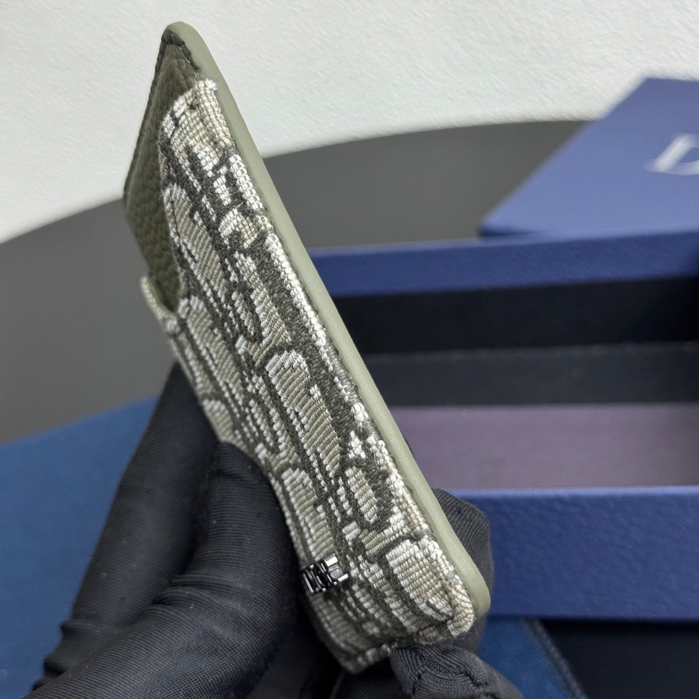 Oblique Magsafe Card Holder