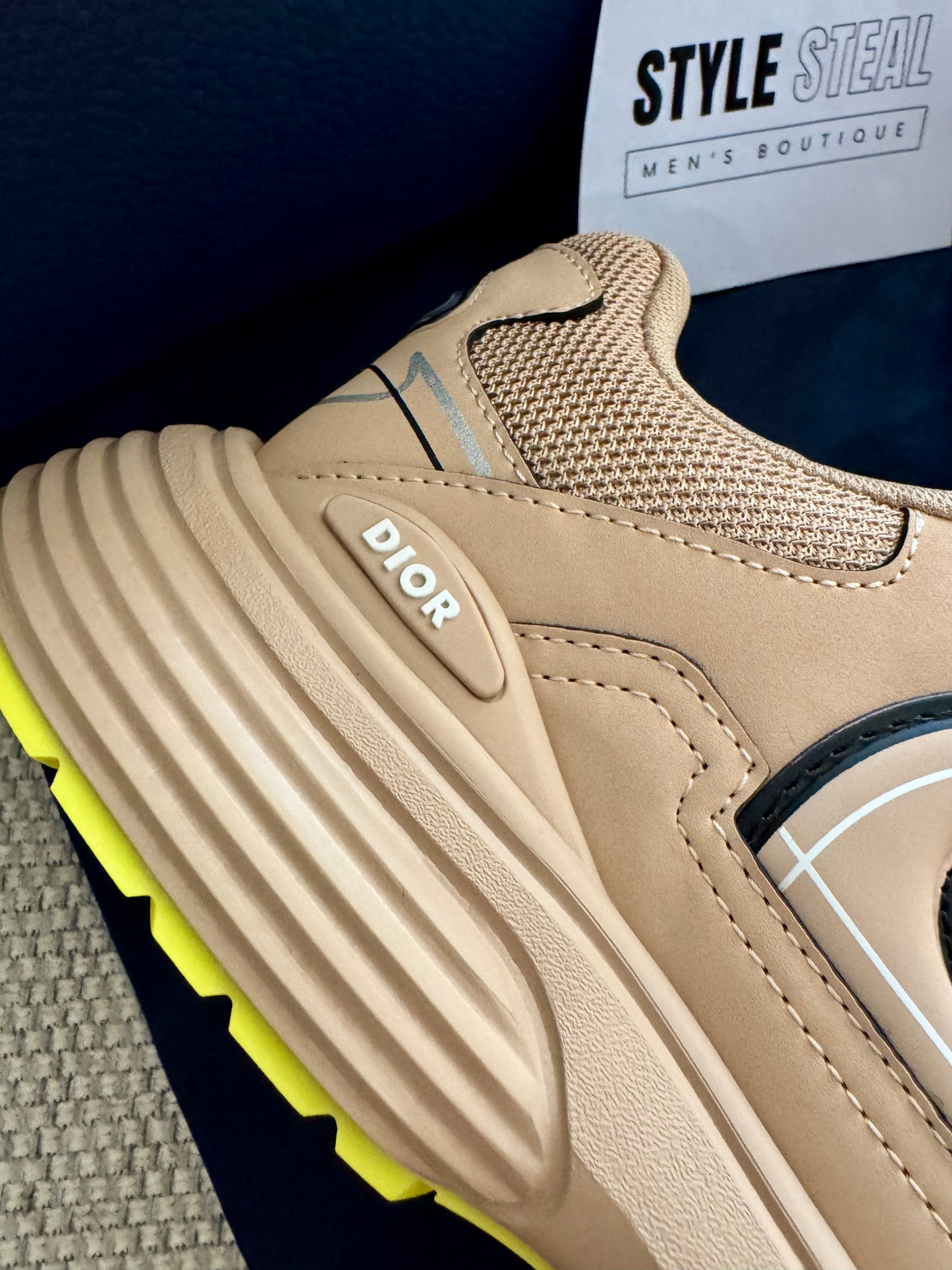 B30 Sneaker