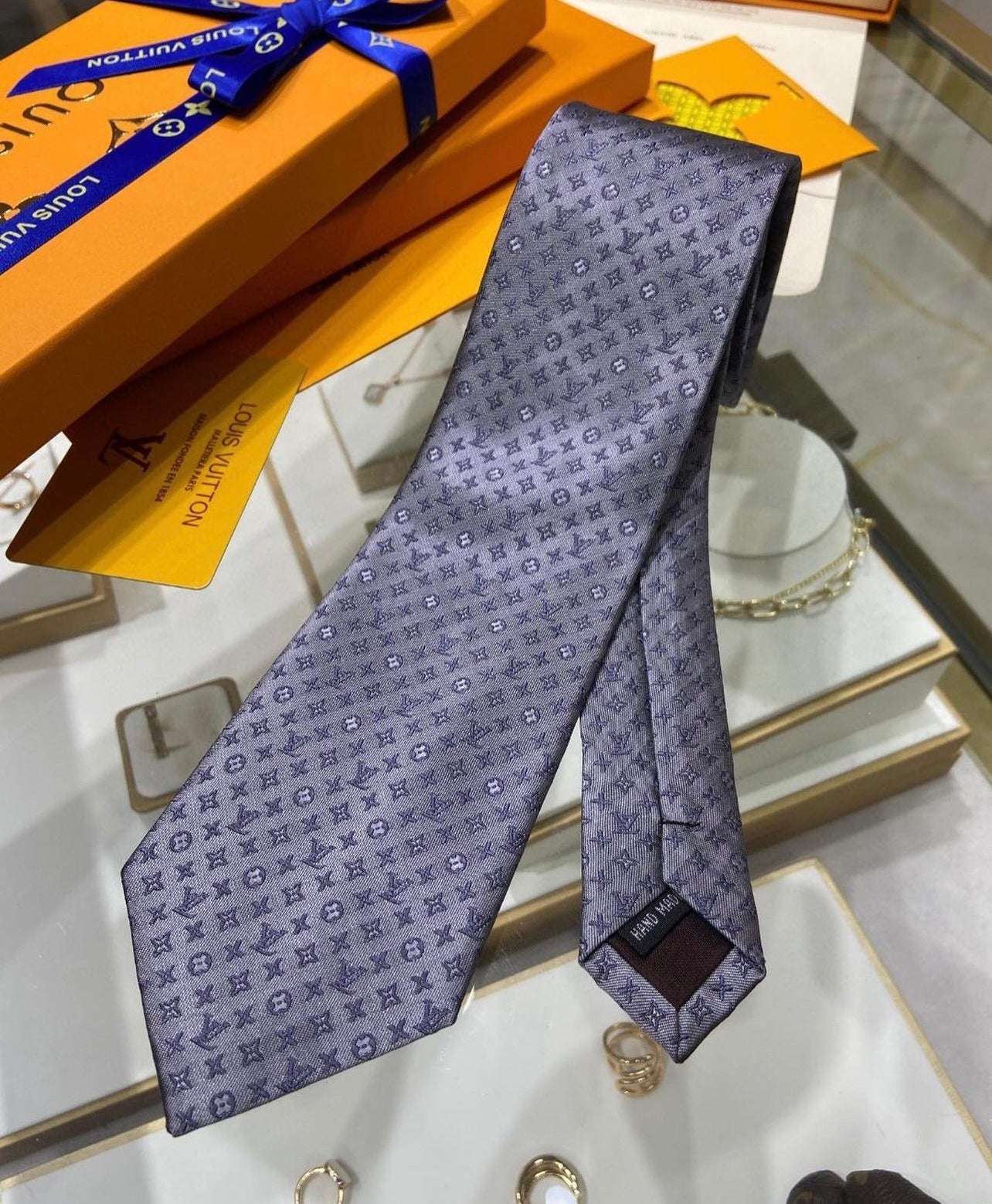 LV Tie