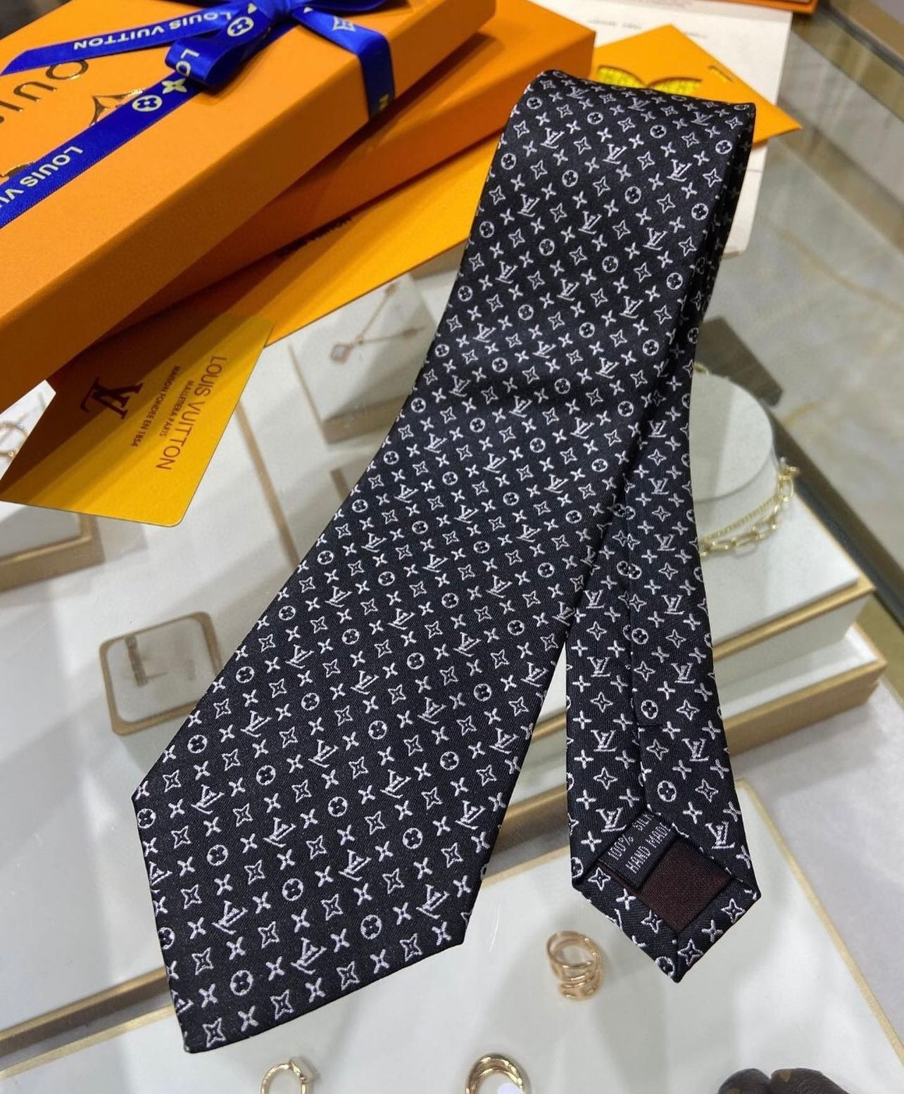 LV Tie