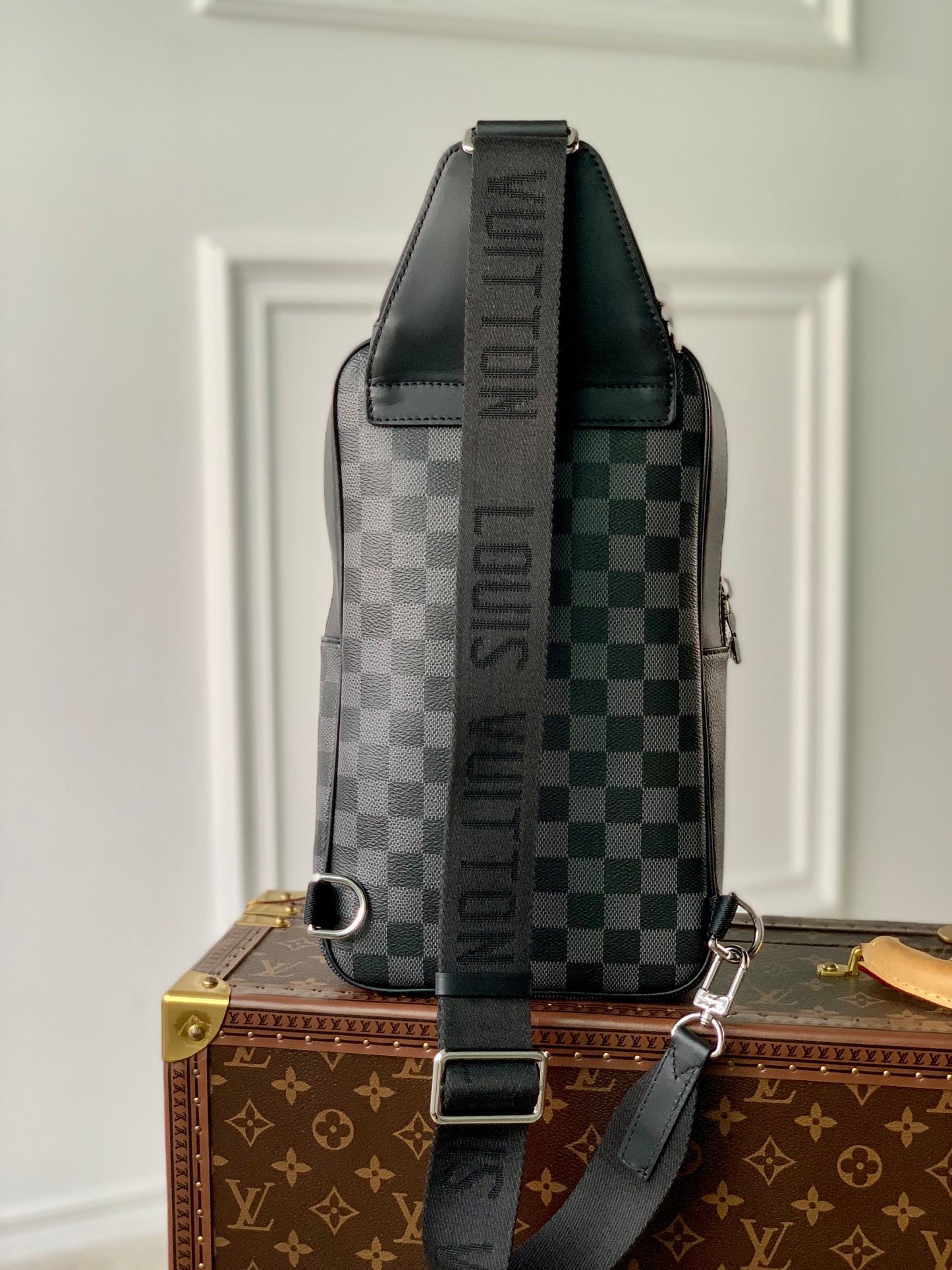 Avenue Sling Bag