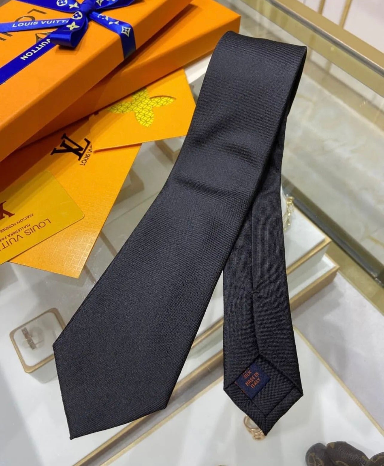 LV Tie