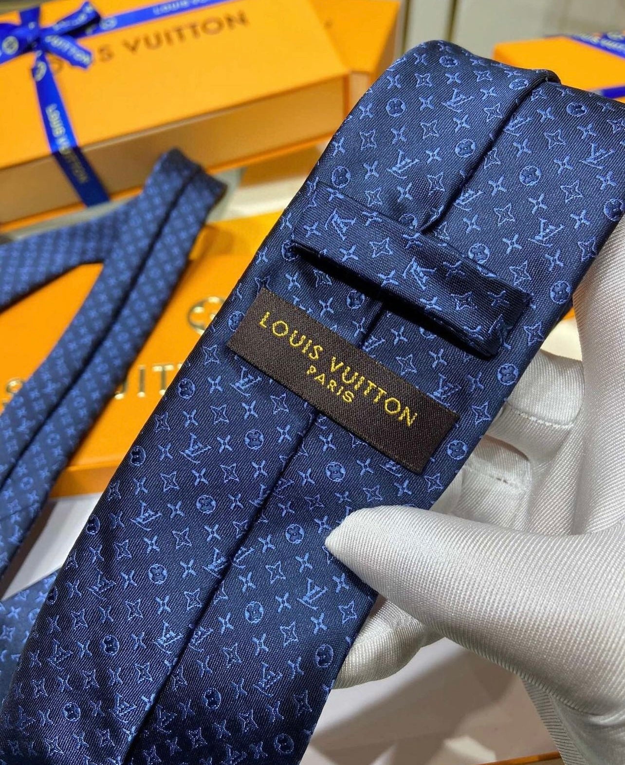 LV Tie