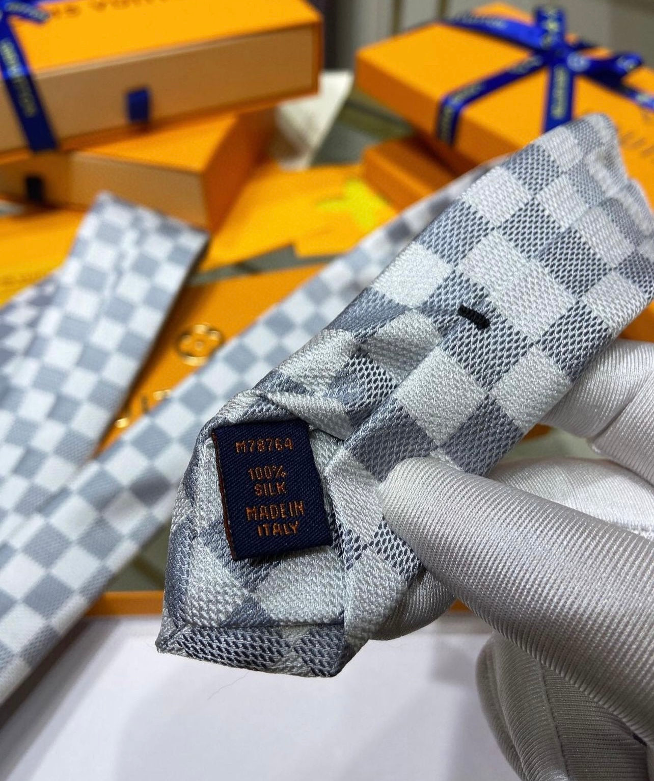 LV Tie