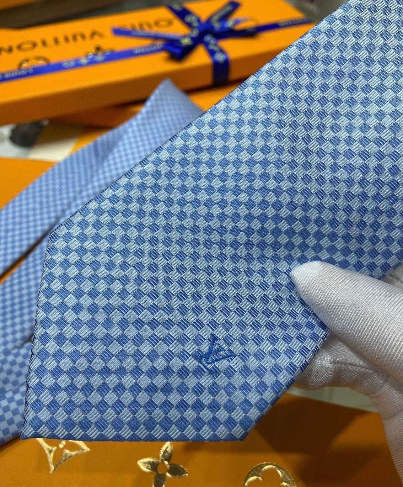 LV Tie