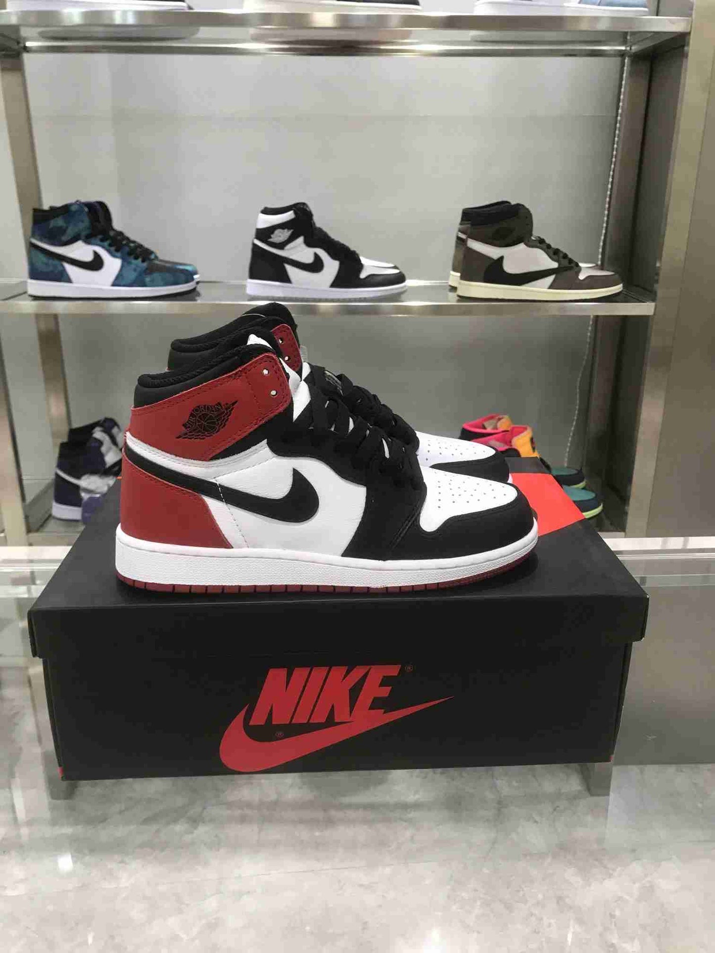 AJ 1