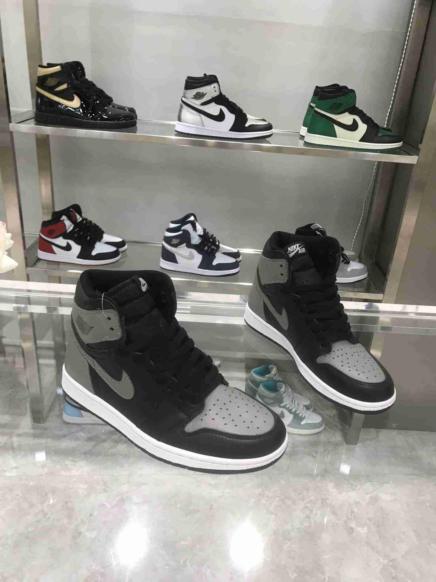 AJ 1