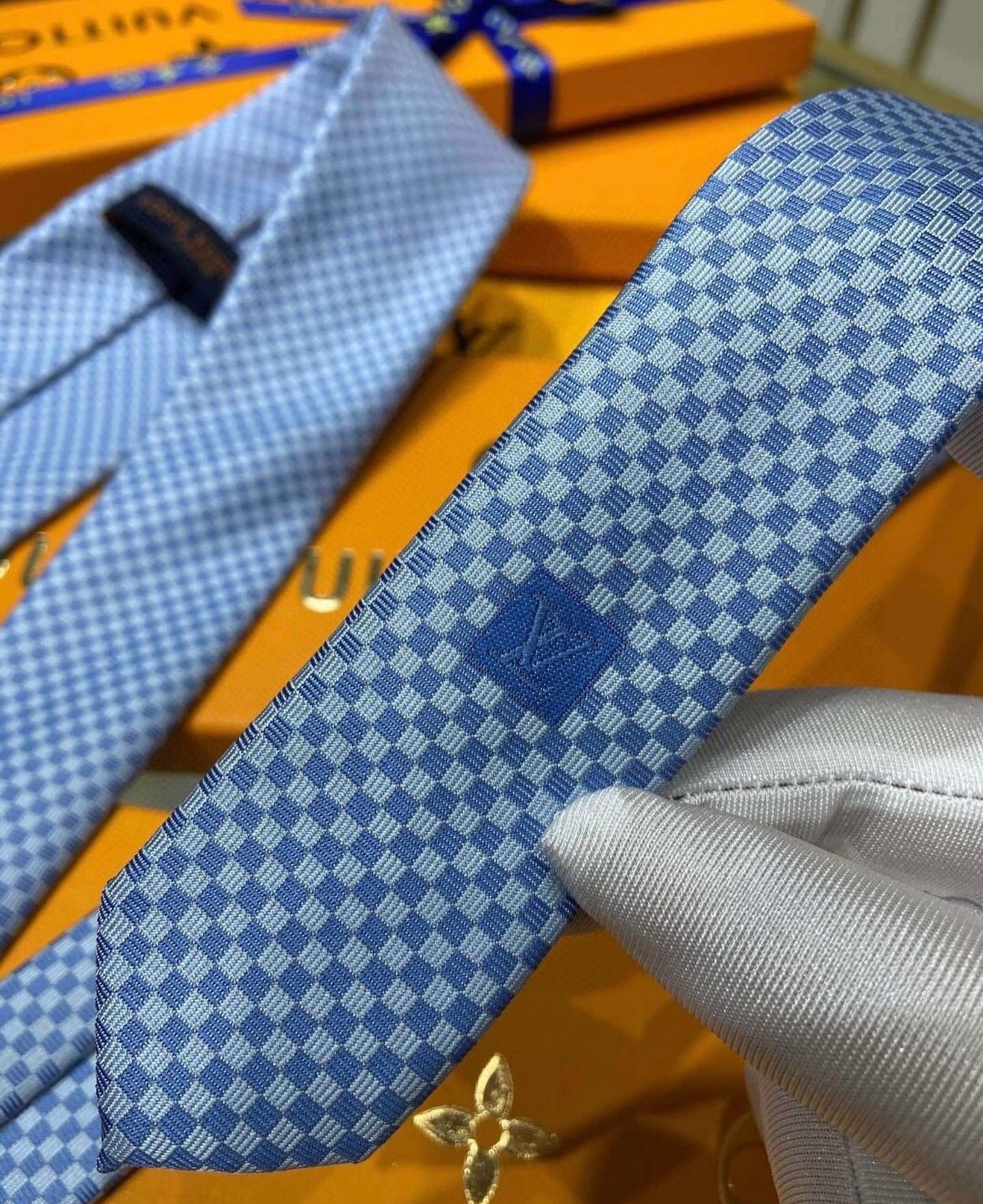 LV Tie