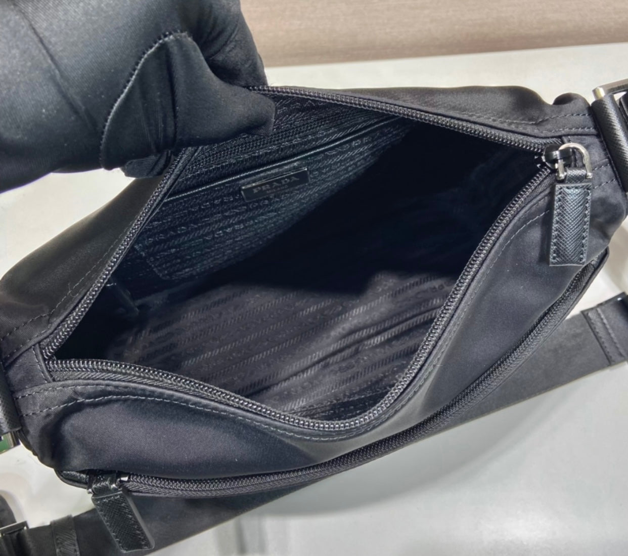 Re Nylon Messenger Bag