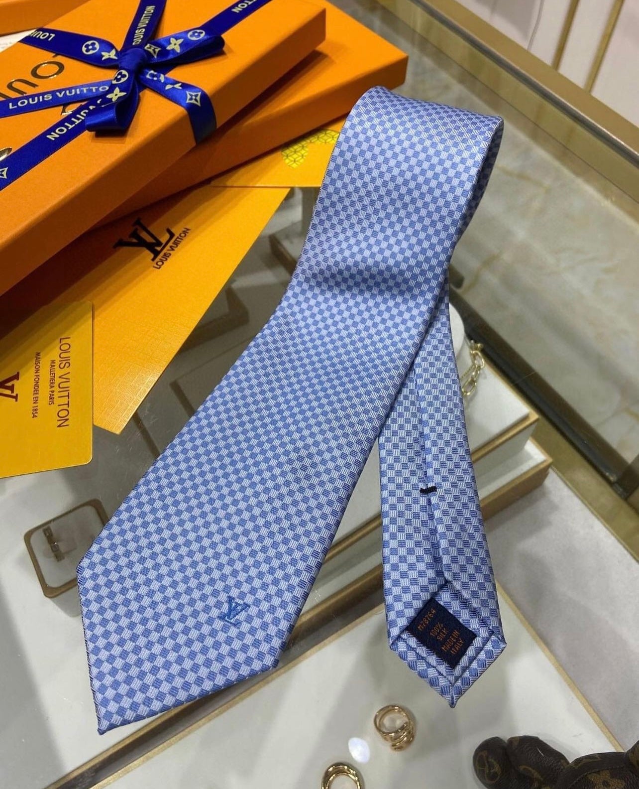 LV Tie