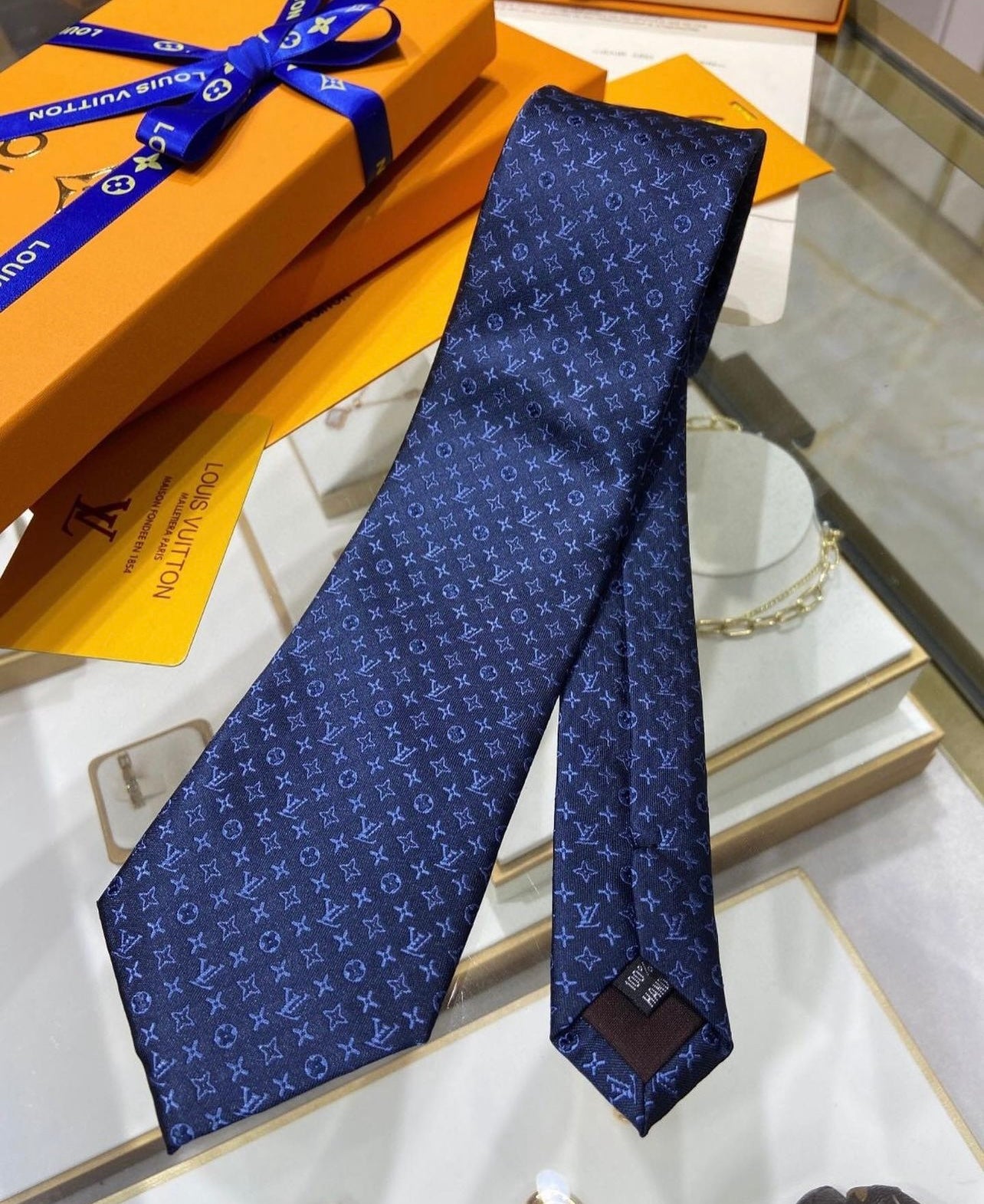 LV Tie