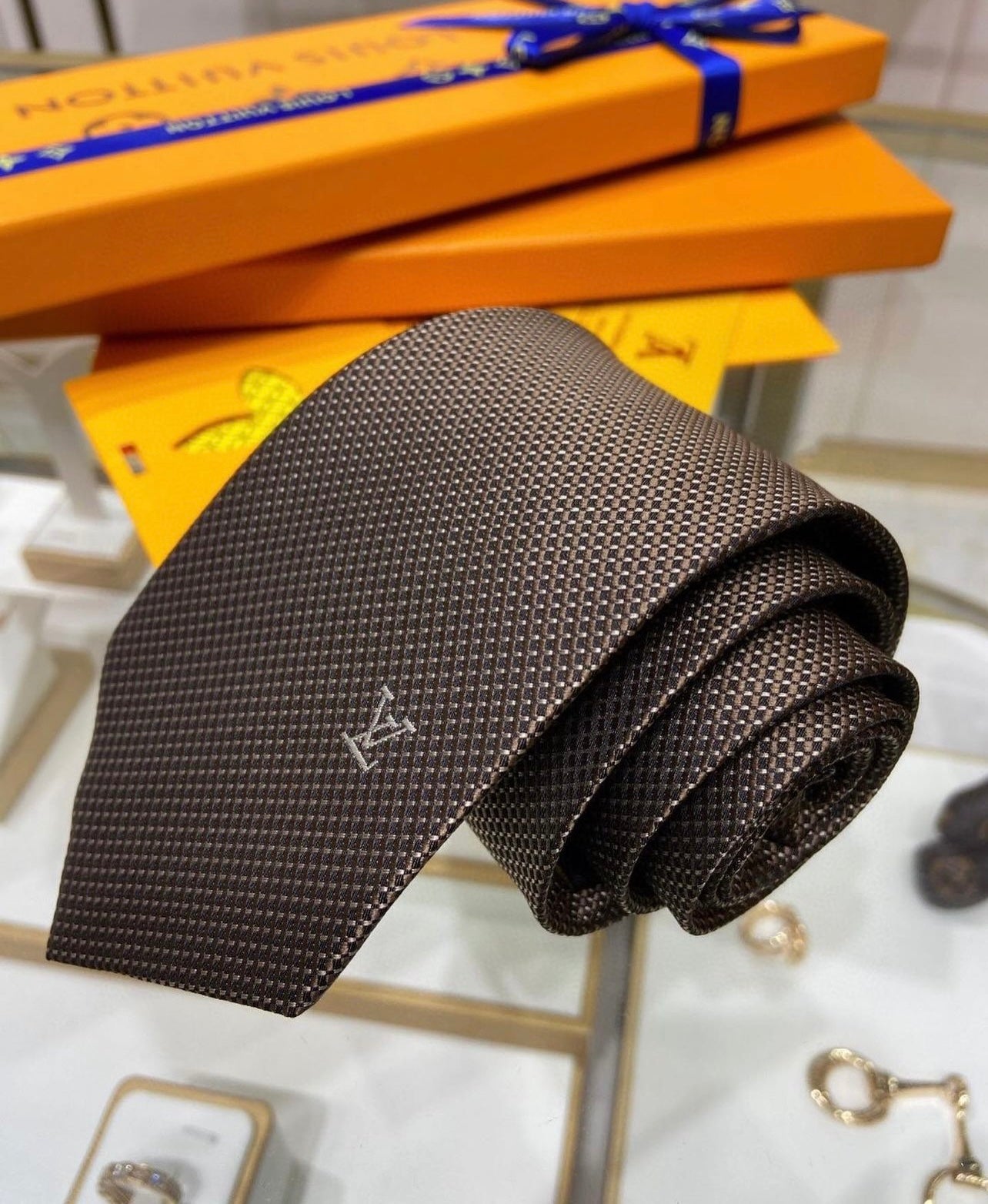 LV Tie