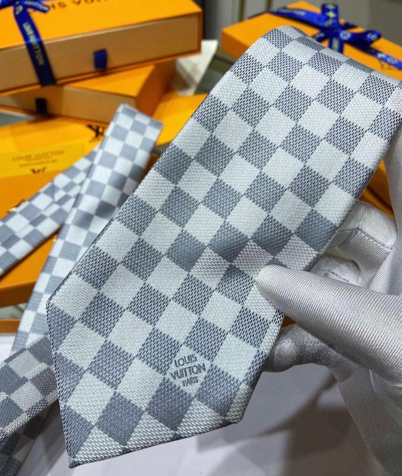 LV Tie