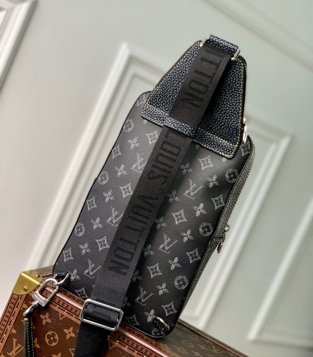 Avenue Sling Bag