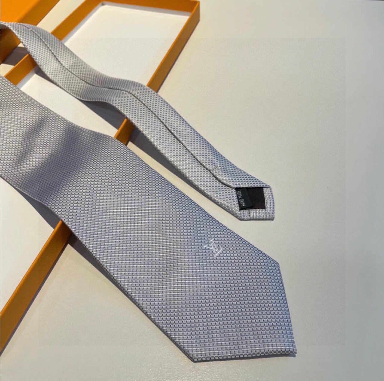 LV Tie