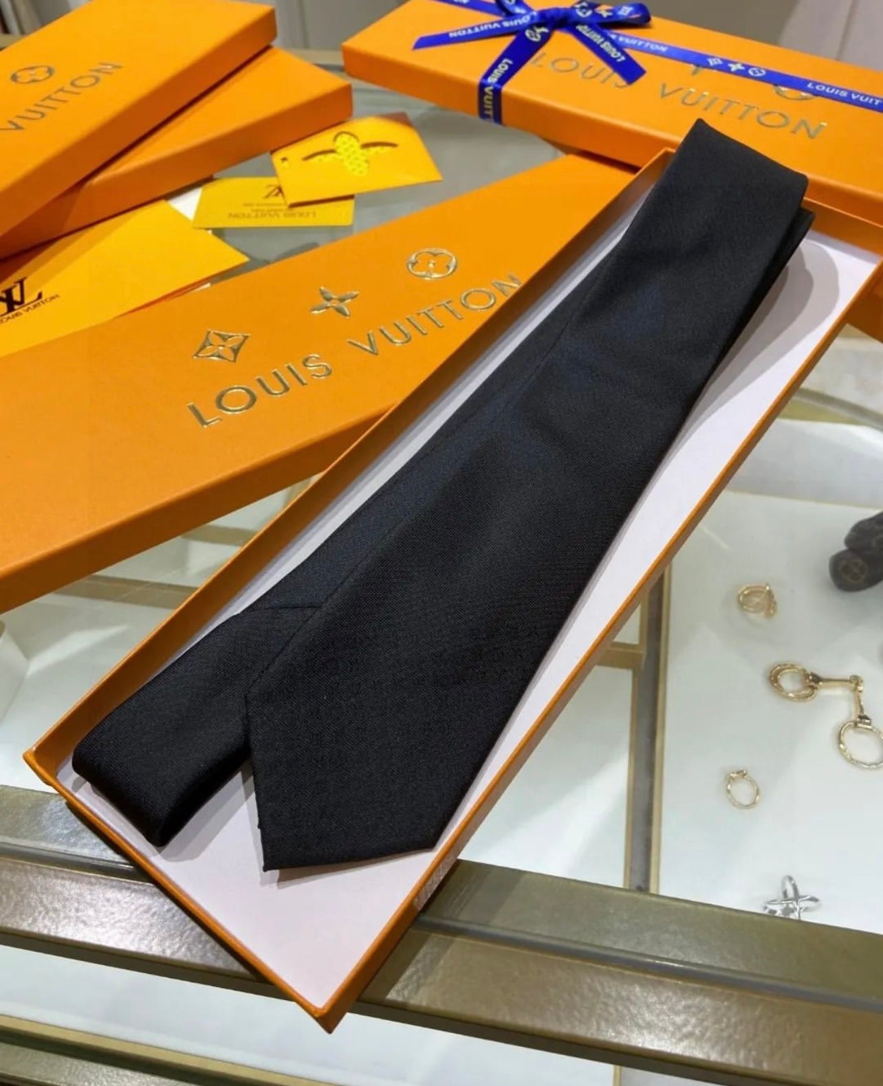 LV Tie