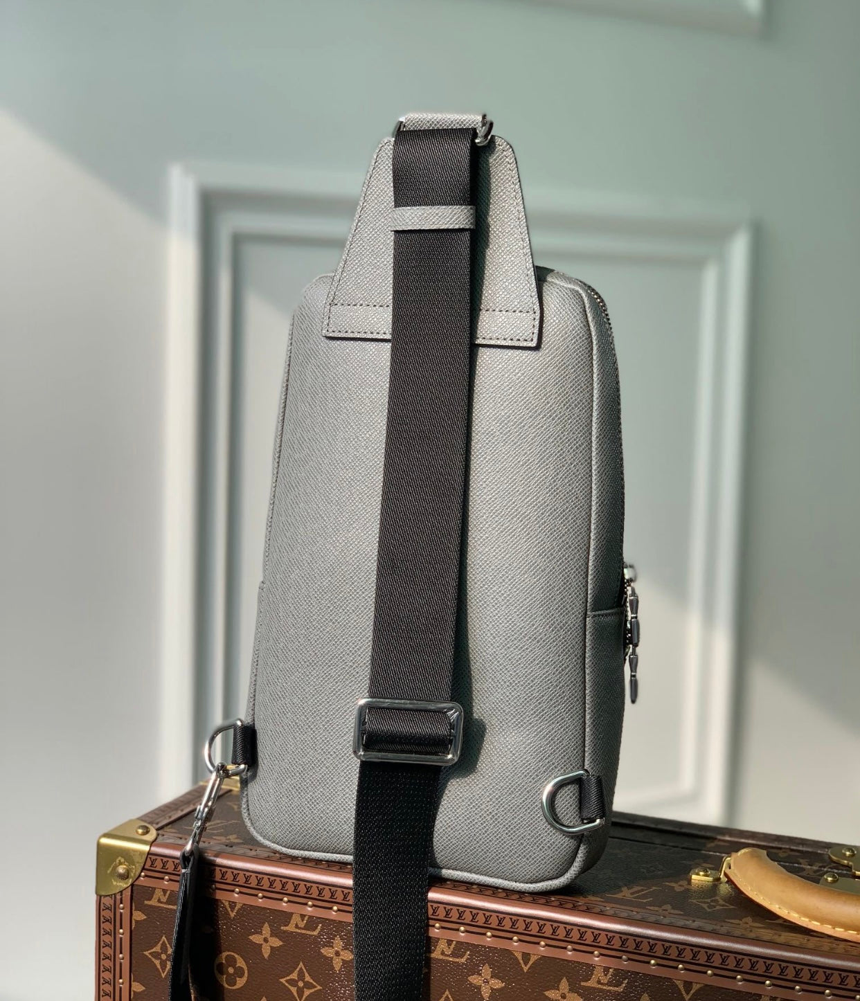 Avenue Sling Bag