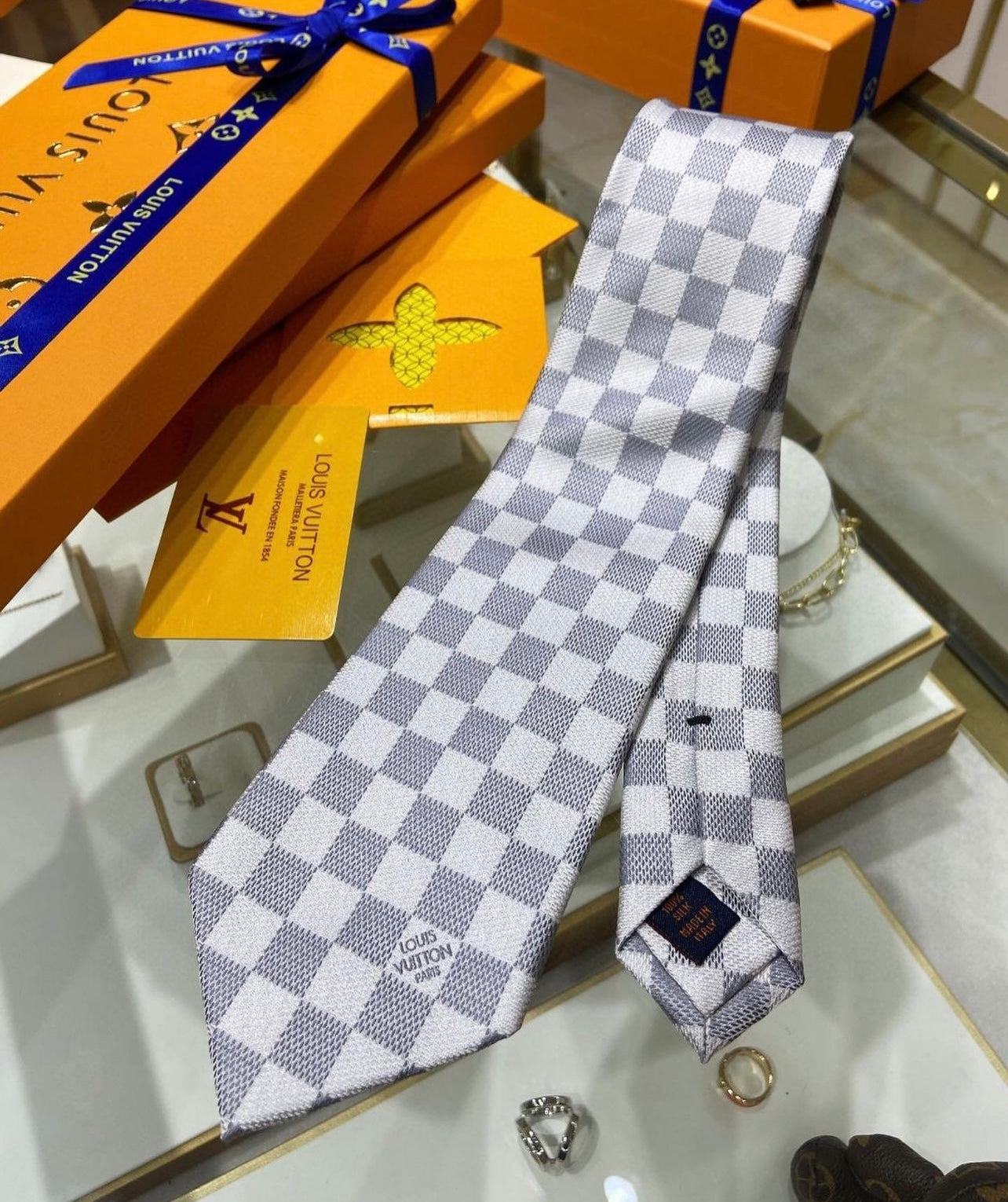 LV Tie