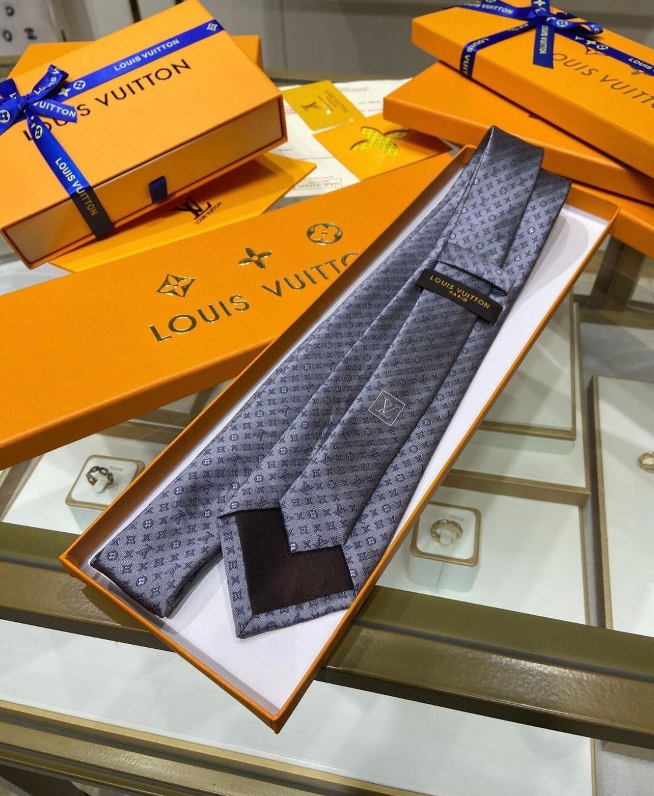 LV Tie