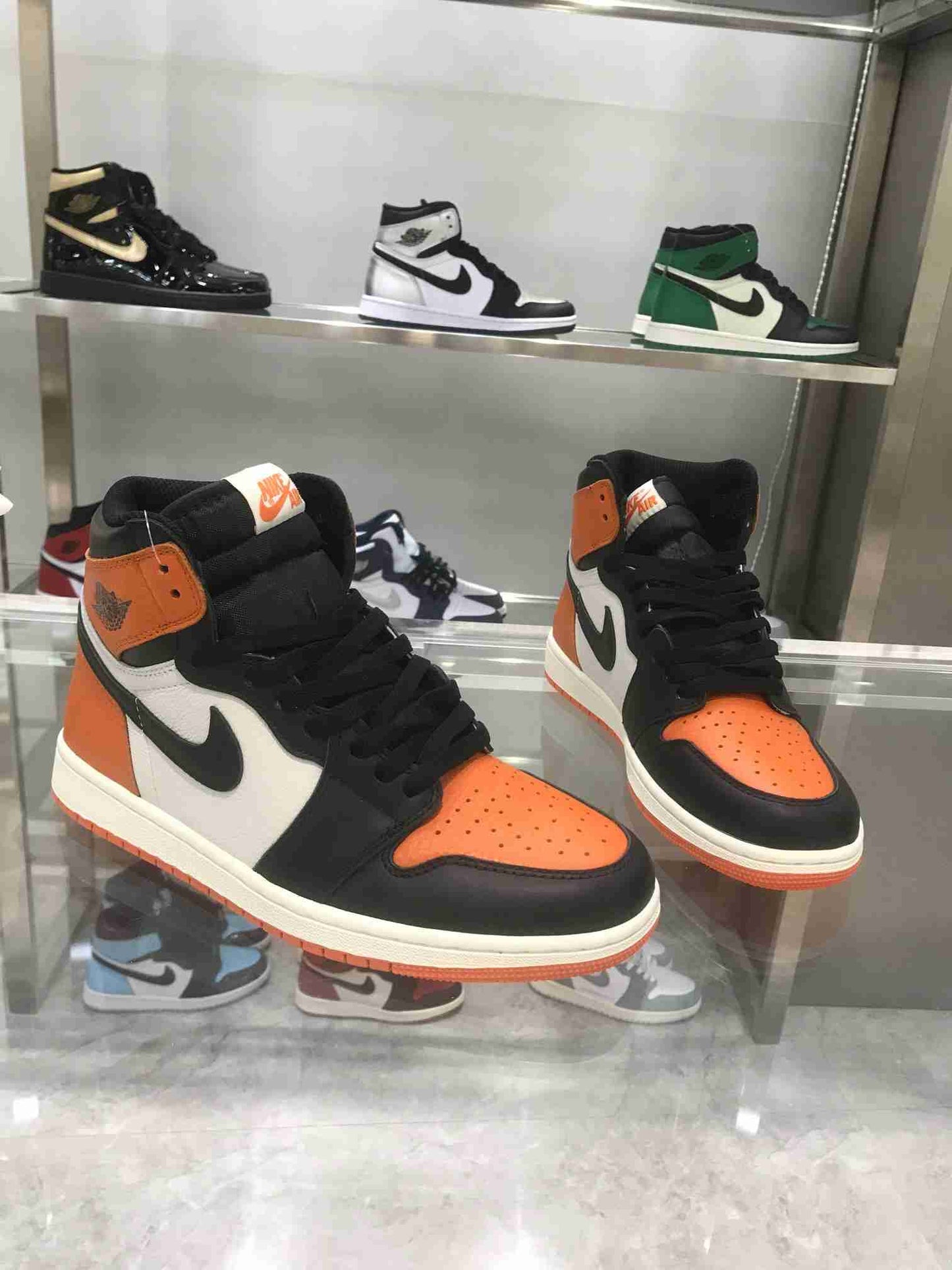 AJ 1