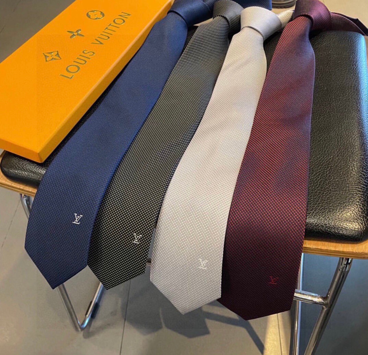 LV Tie