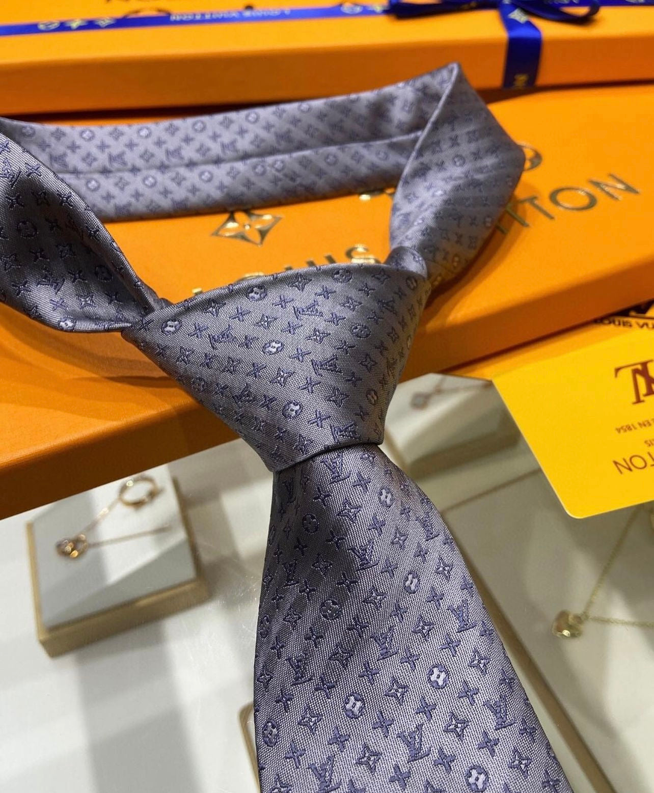 LV Tie