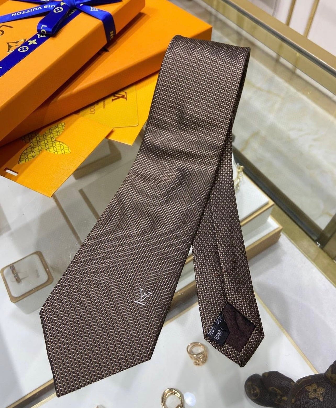 LV Tie